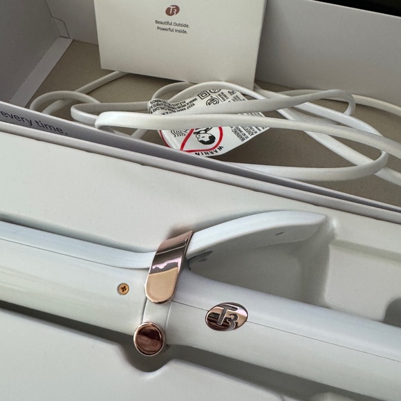 T3 curling iron - Picture 1 of 3